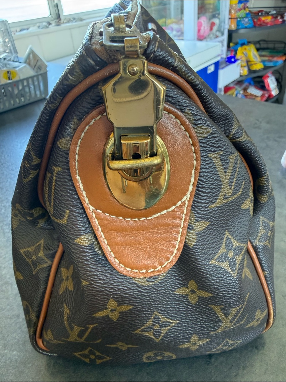 Louis Vuitton Brown Monogram Speedy Satchel with Tan Trim - Picture 2 of 6